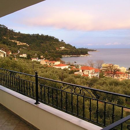 Golden Beach Inn Chrisi Ammoudia Esterno foto