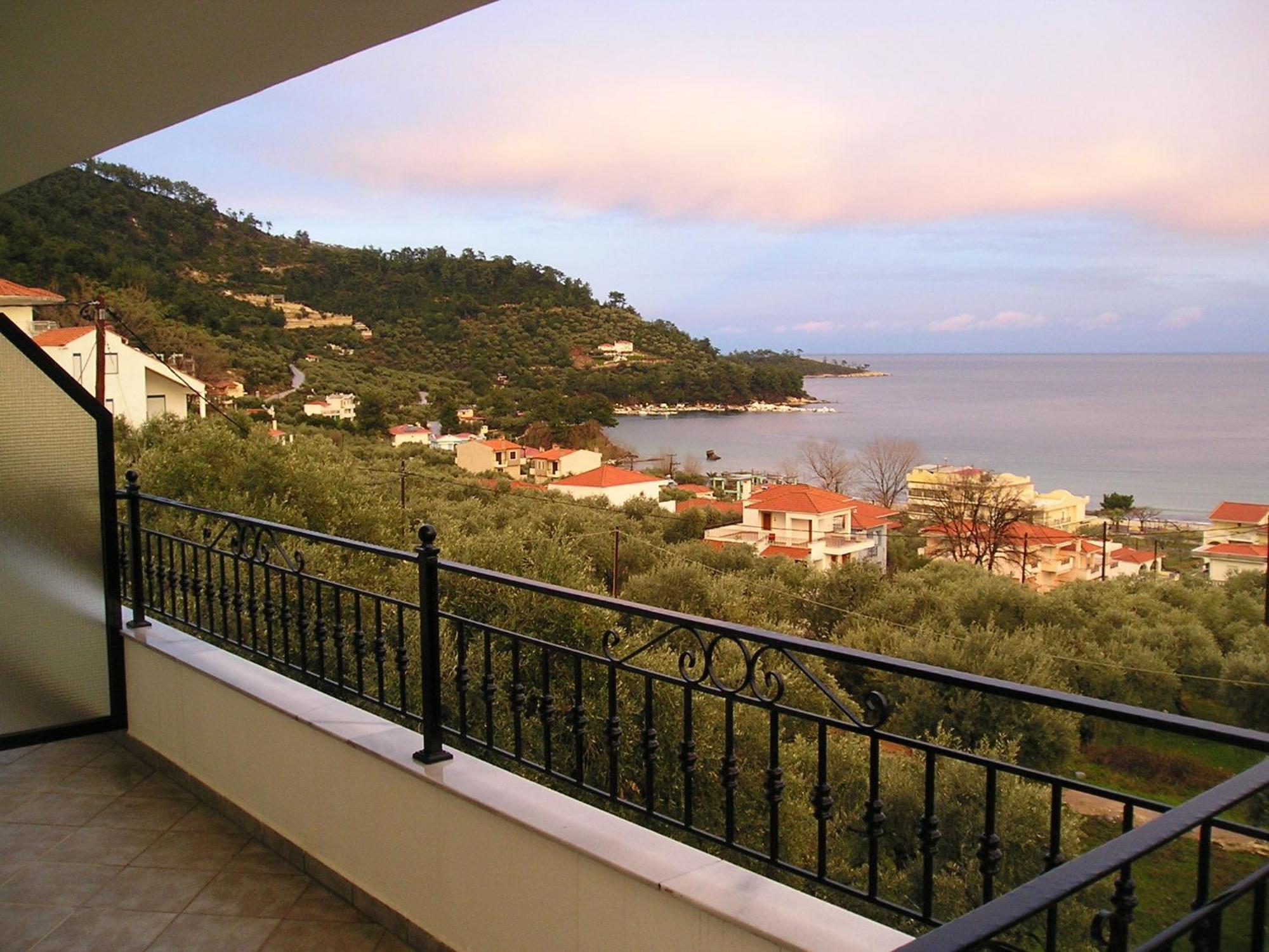 Golden Beach Inn Chrisi Ammoudia Esterno foto