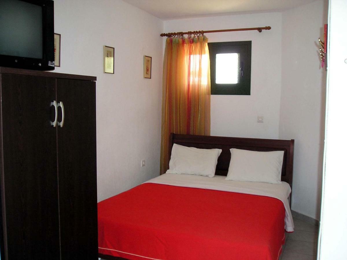 Golden Beach Inn Chrisi Ammoudia Esterno foto