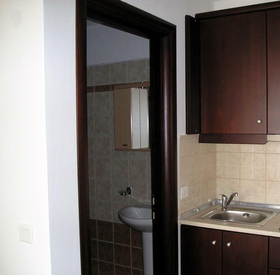 Golden Beach Inn Chrisi Ammoudia Esterno foto